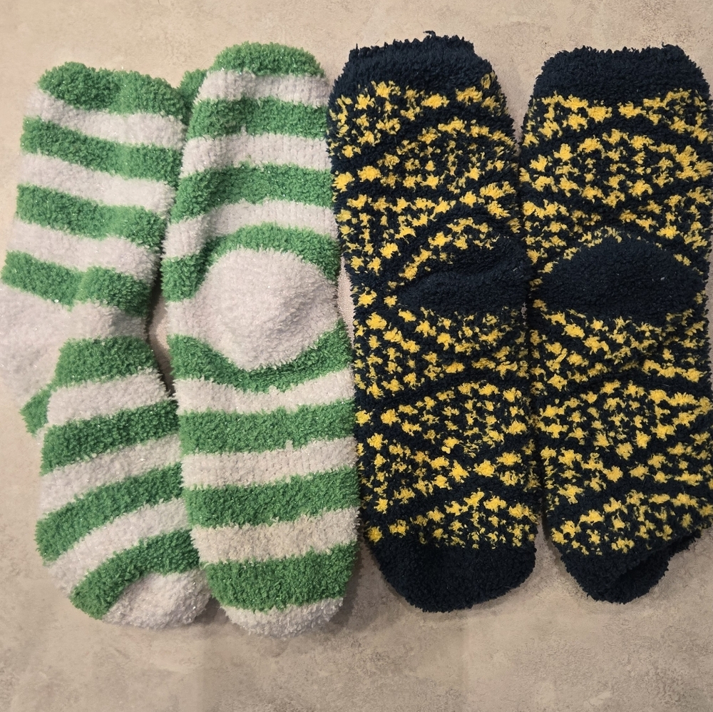 2 Pairs Of Very Cute And Soft Ladies Socks.